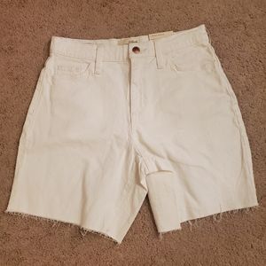 🎯 Universal Thread bermuda shorts